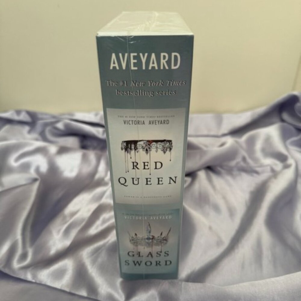 Red Queen 2-Book Paperback Box Set - Picture 4 of 9